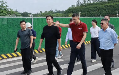 三江新區(qū)（臨港經(jīng)開區(qū)）黨工委委員、南溪經(jīng)開區(qū)管委會主任李勇率隊調(diào)研遠東股份宜賓智能產(chǎn)業(yè)園