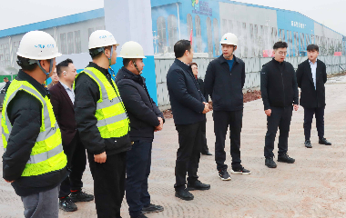 南溪經(jīng)開區(qū)黨工委副書記、管委會主任李勇一行蒞臨遠(yuǎn)東股份宜賓智能產(chǎn)業(yè)園調(diào)研指導(dǎo)